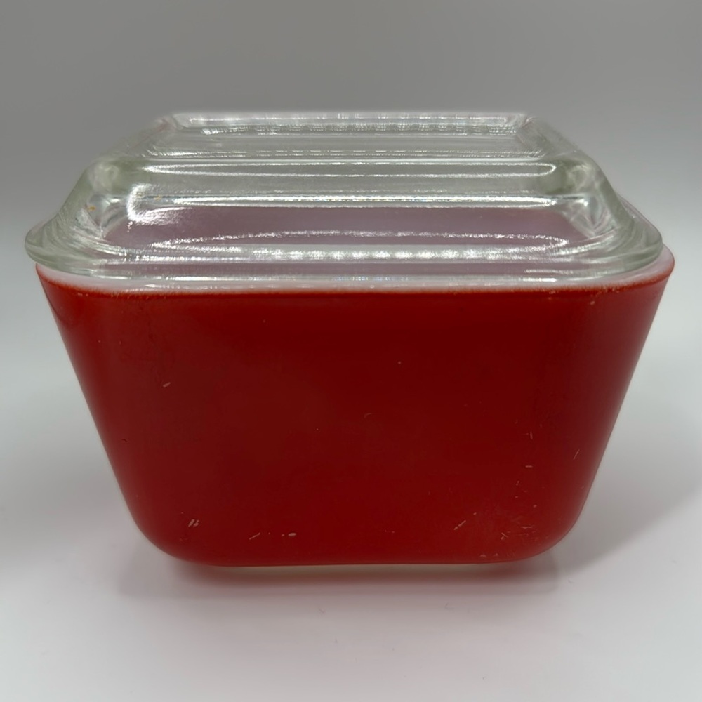 Pyrex 501 Primary Color Red Small Refrigerator Dish with lid